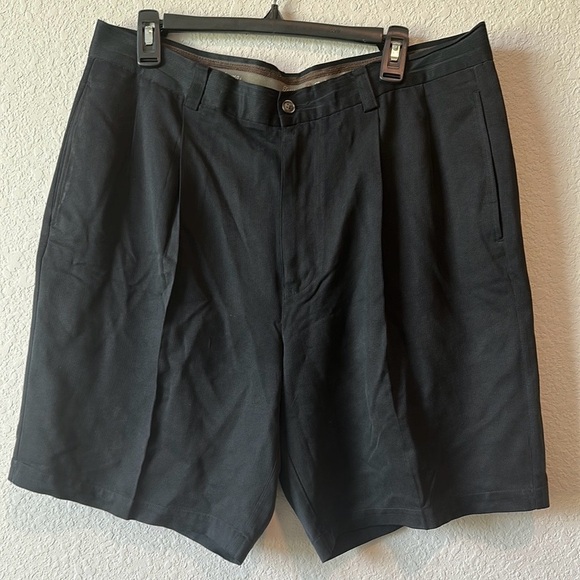 Tommy Bahama Black Flat Front Shorts size 35 
100% Silk - Picture 1 of 7